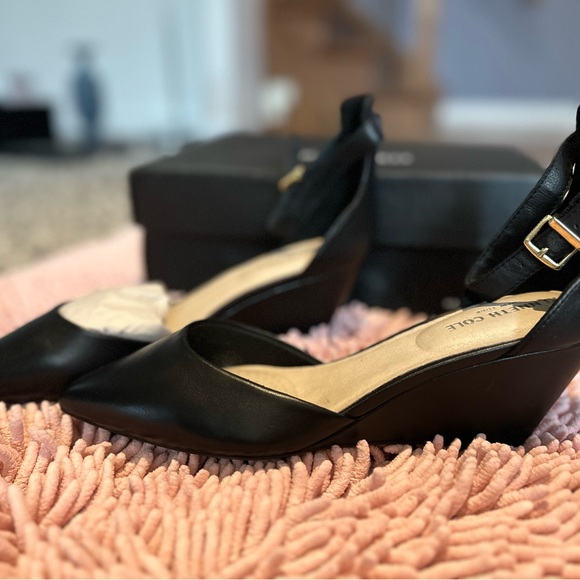 KENNETH COLE Black wedge heal strapped leather dress shoe - Picture 4 of 10